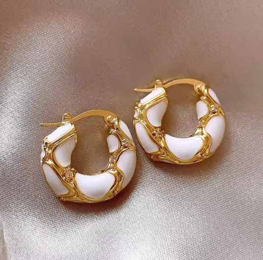 Aretes Aro dorados con blanco